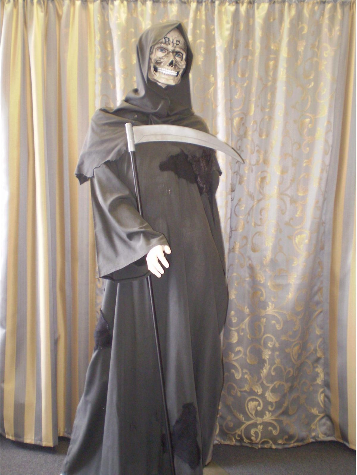 costumes start with g