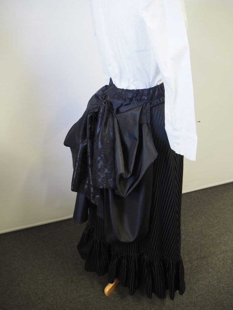 Edwardian bustle skirt in black