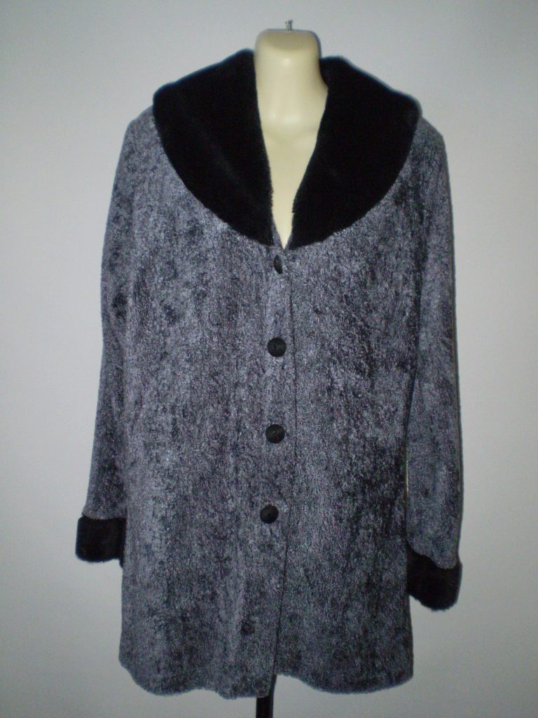 1920's style fur trimmed jacke