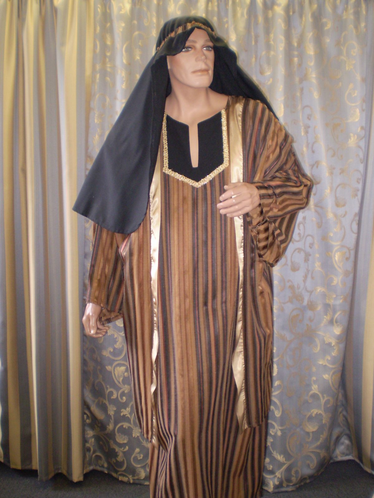 Arabian nights costumes from Harem girls to Sheikhs